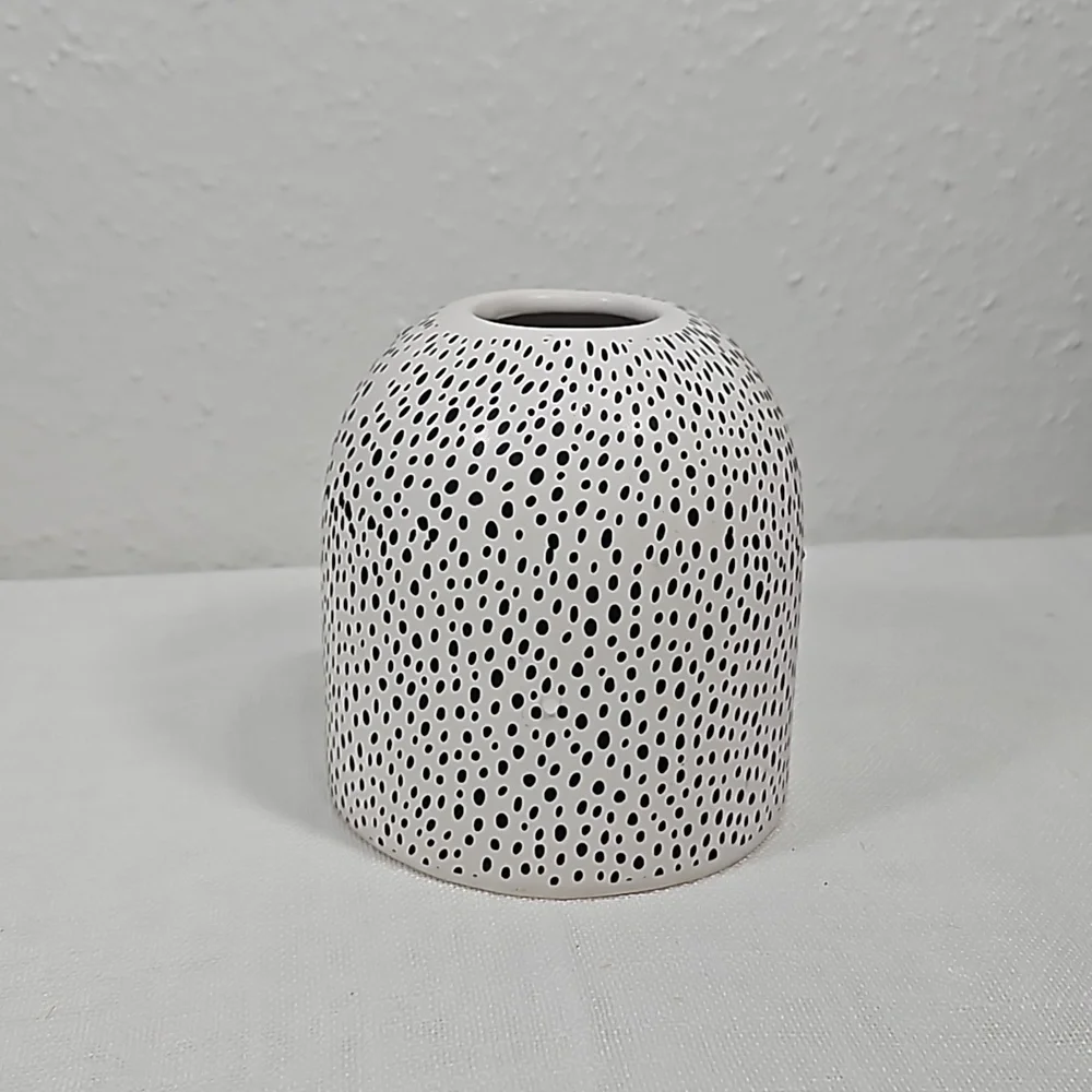 unique ankyo speckled spotted dolomite vase